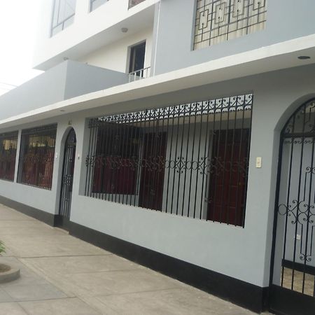 Hostel Strenua - Las Quintanas Trujillo Zewnętrze zdjęcie