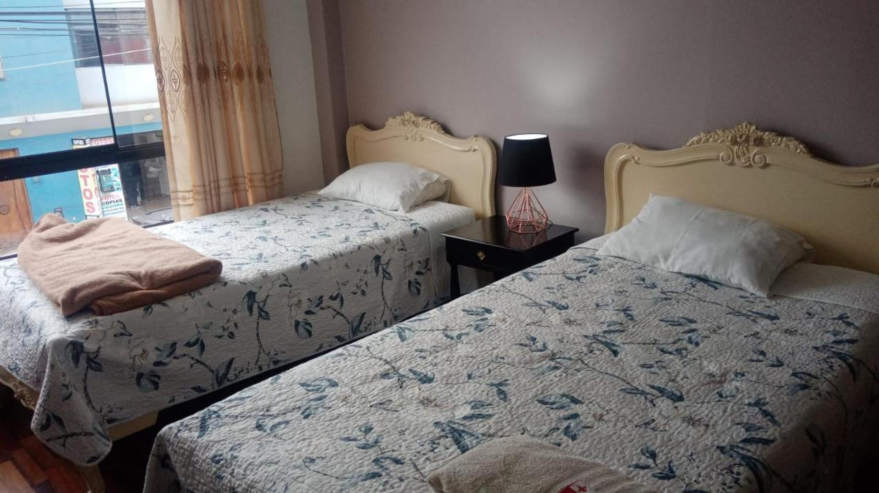 Hostel Strenua - Las Quintanas Trujillo Zewnętrze zdjęcie