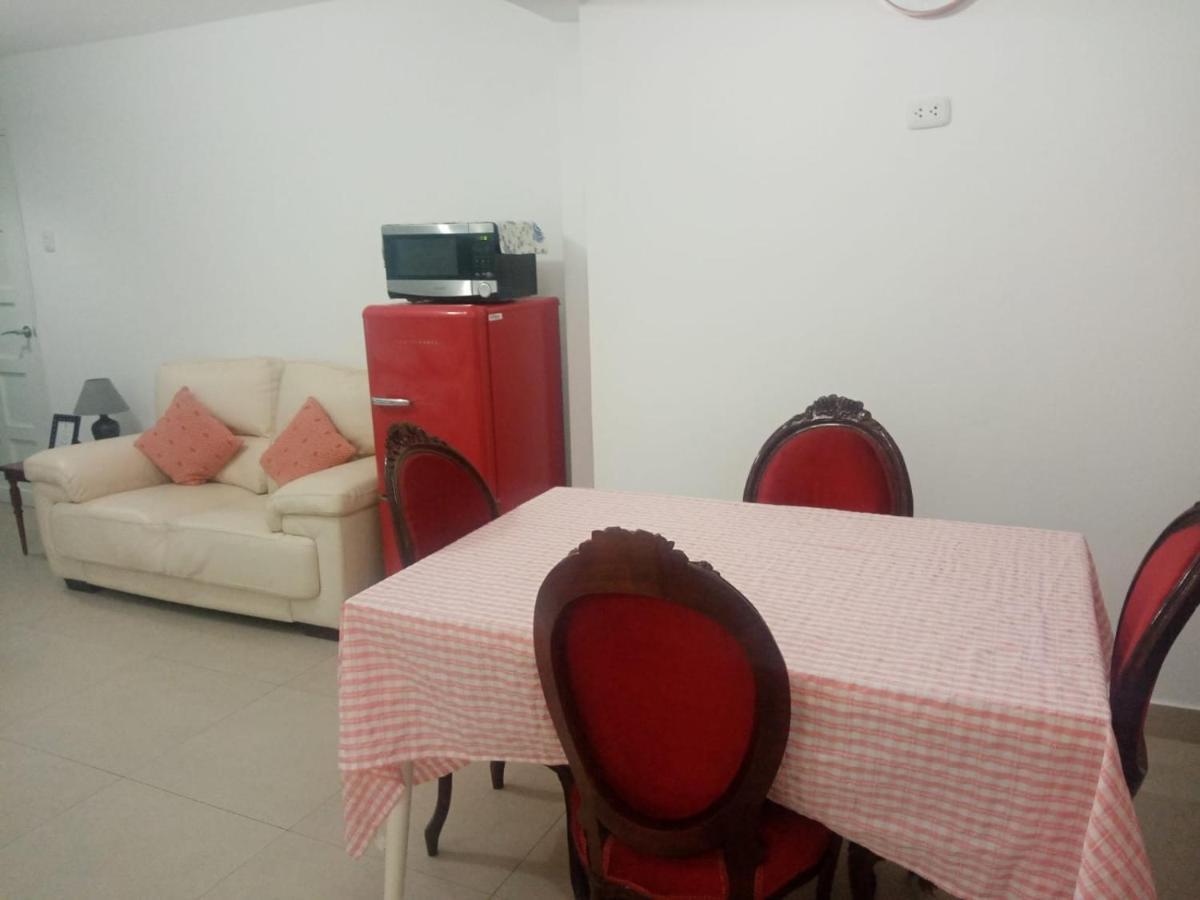 Hostel Strenua - Las Quintanas Trujillo Zewnętrze zdjęcie