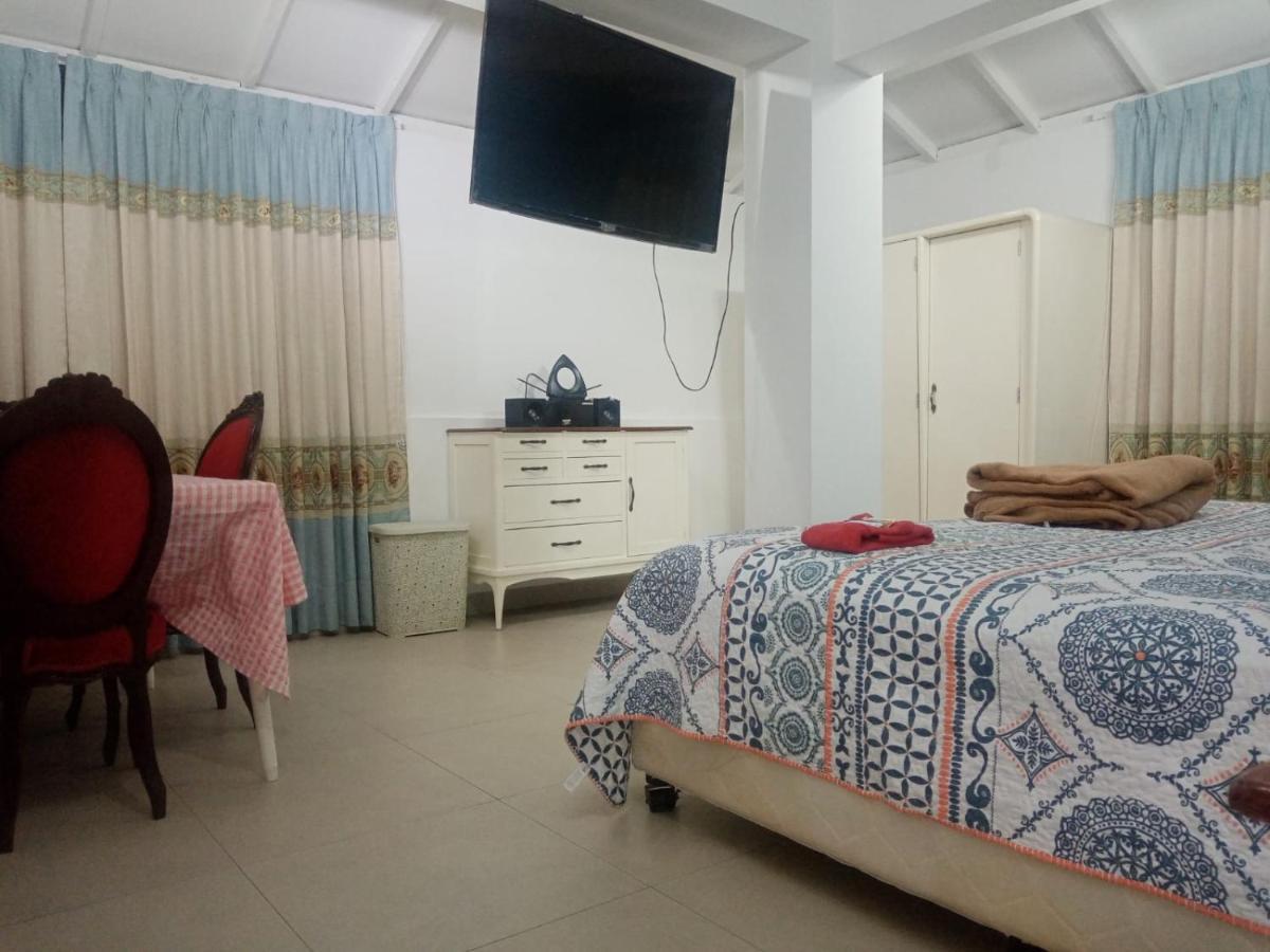 Hostel Strenua - Las Quintanas Trujillo Zewnętrze zdjęcie