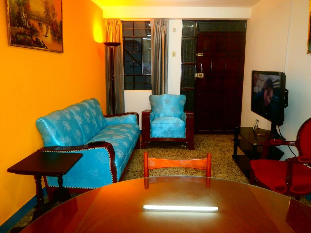 Hostel Strenua - Las Quintanas Trujillo Zewnętrze zdjęcie