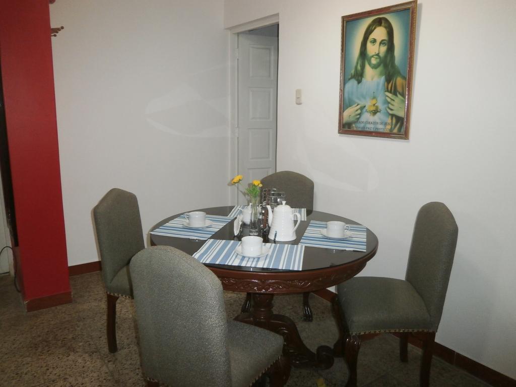 Hostel Strenua - Las Quintanas Trujillo Zewnętrze zdjęcie