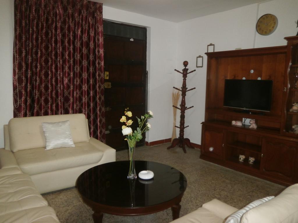 Hostel Strenua - Las Quintanas Trujillo Zewnętrze zdjęcie