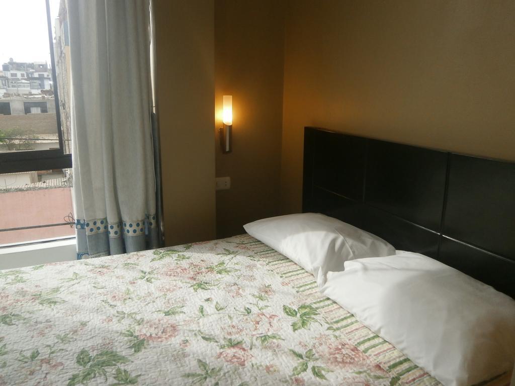 Hostel Strenua - Las Quintanas Trujillo Zewnętrze zdjęcie