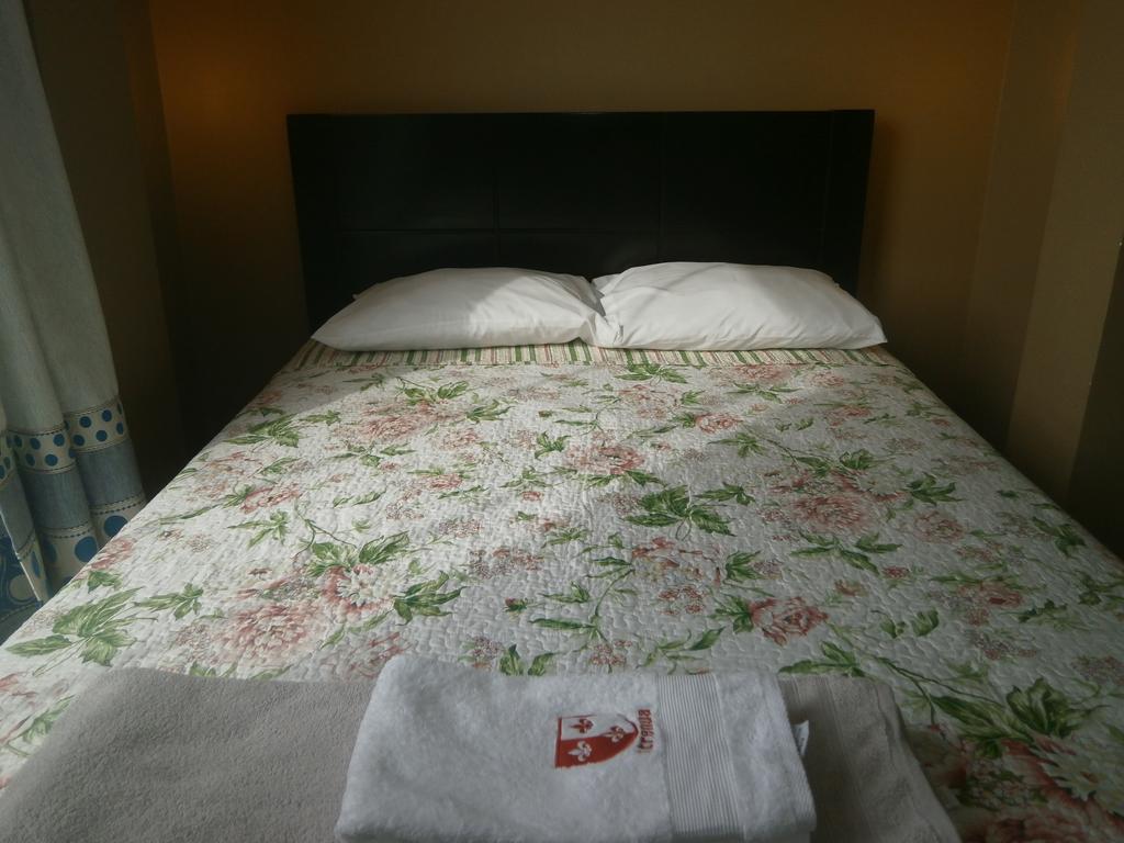 Hostel Strenua - Las Quintanas Trujillo Zewnętrze zdjęcie
